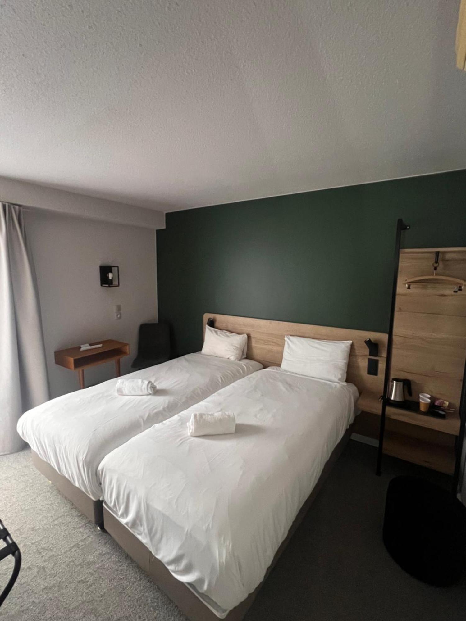 Sure By Western Est Hotel
