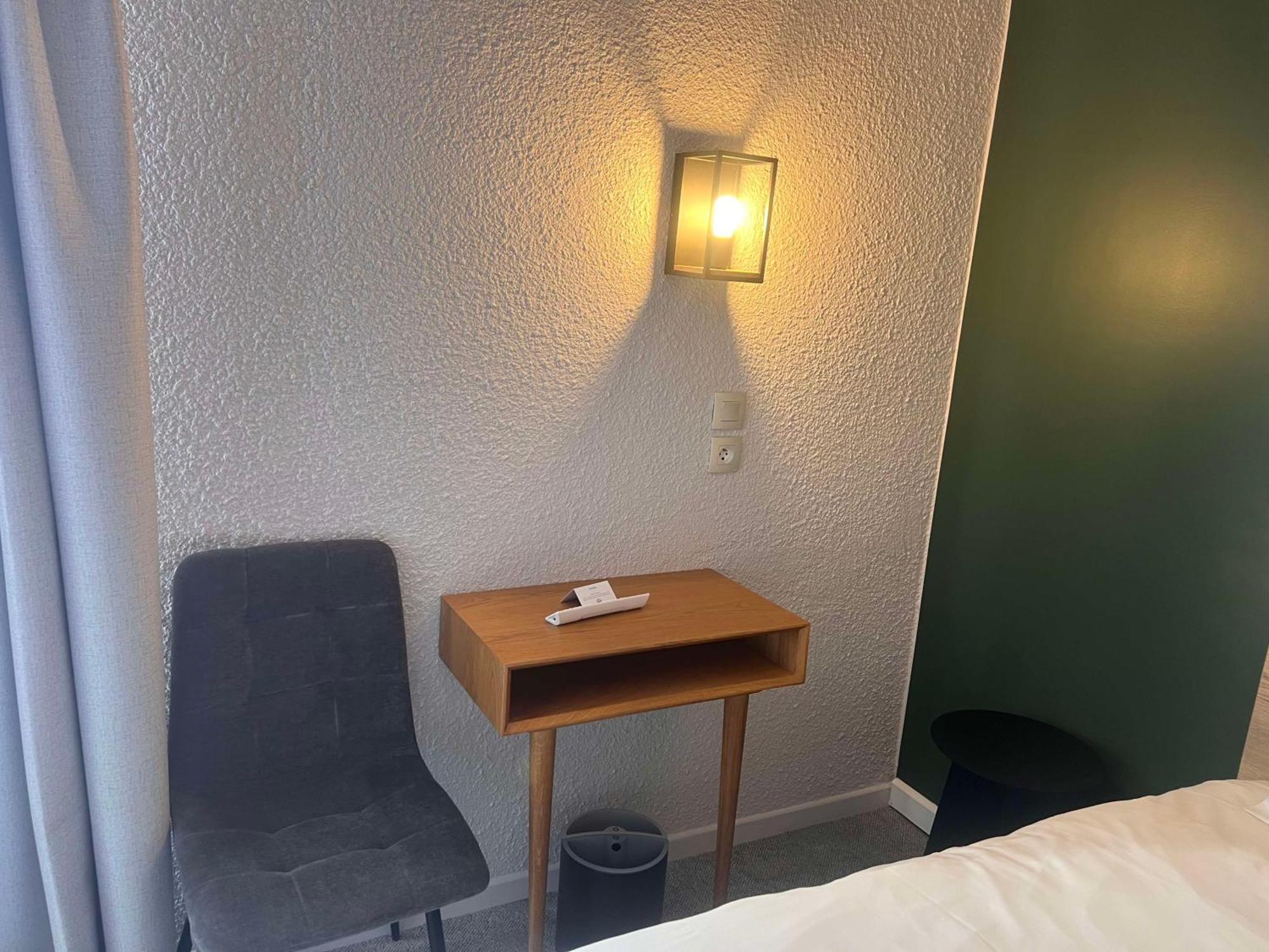 Sure By Western Est Hotel