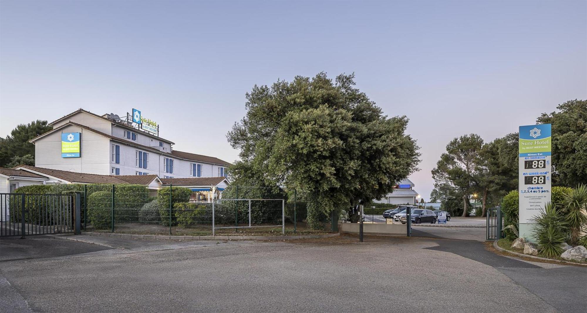 Sure By Western Est Hotel
