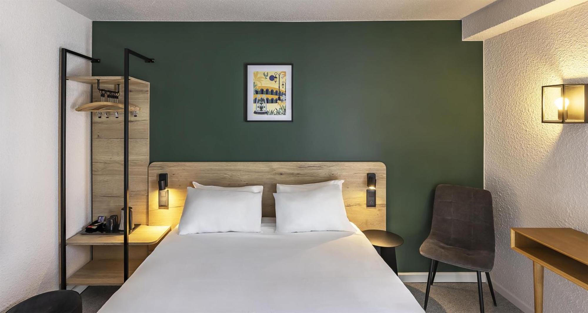 Sure By Western Est Hotel